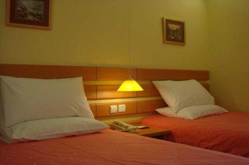 Home Inn Central Avenue Pedestrain Street Harbin Bagian luar foto
